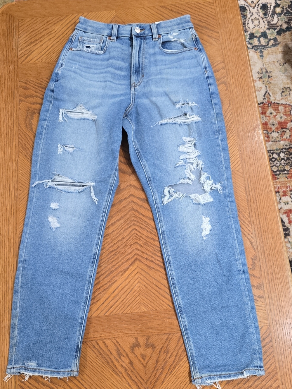 NWT American Eagle Light Blue Distressed High-Rise Curvy  Stretch Mom Jeans